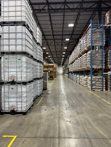 More Photos Of 5110-5188 W 74th St, Indianapolis Warehouse For Lease