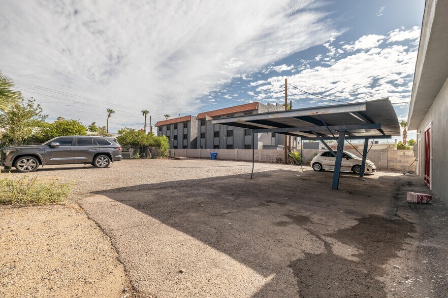 More Photos Of 2423 W Campbell Ave, Phoenix Warehouse For Lease
