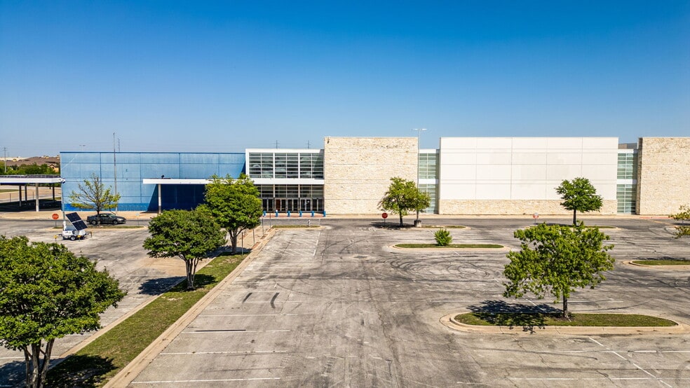 More Photos Of 12625 N Interstate 35, Austin Freestanding For Sale