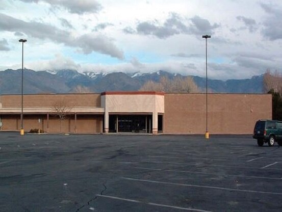 Primary Photo Of 910-922 N Main St, Bishop General Retail For Lease