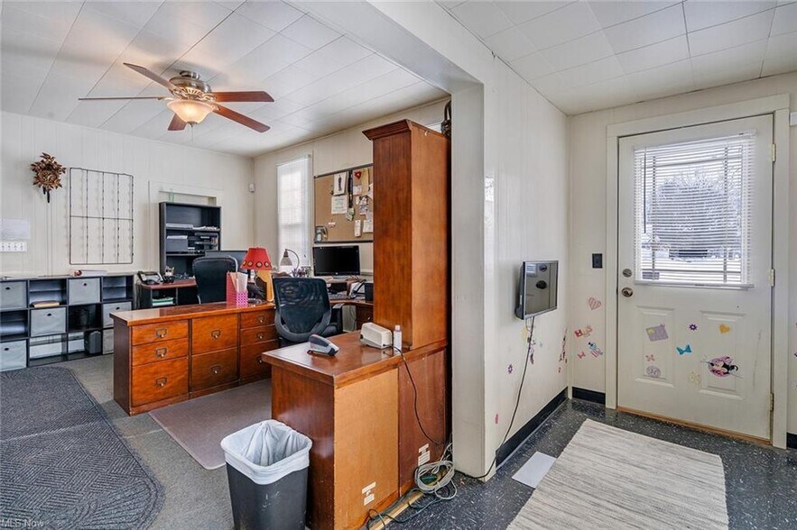 More Photos Of 10725 Struthers Rd, New Middletown Flex For Sale