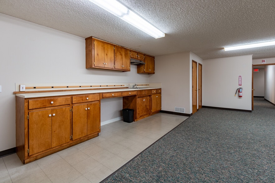 More Photos Of 2500 W 31st St, Lawrence Office For Sale