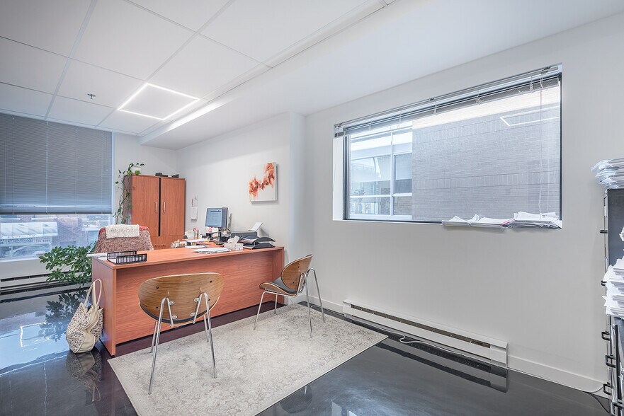 More Photos Of 25 Av Mozart E, Montréal Office For Lease