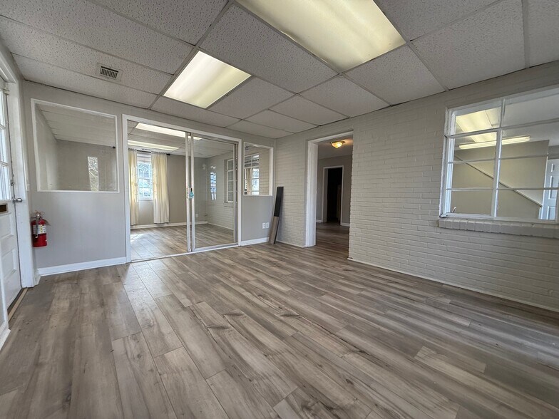More Photos Of 404 Opelika Rd, Auburn General Retail For Lease
