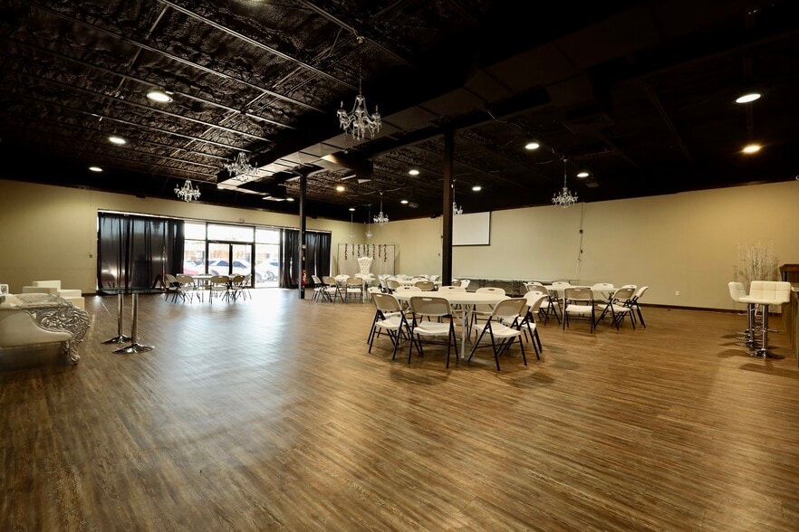 More Photos Of 180 S Macon St, Jesup Storefront Retail Office For Sale