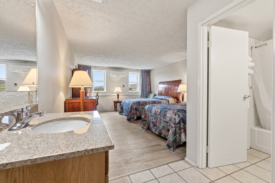 More Photos Of 6920 Motor Inn Dr, Huntingdon Hotel For Sale