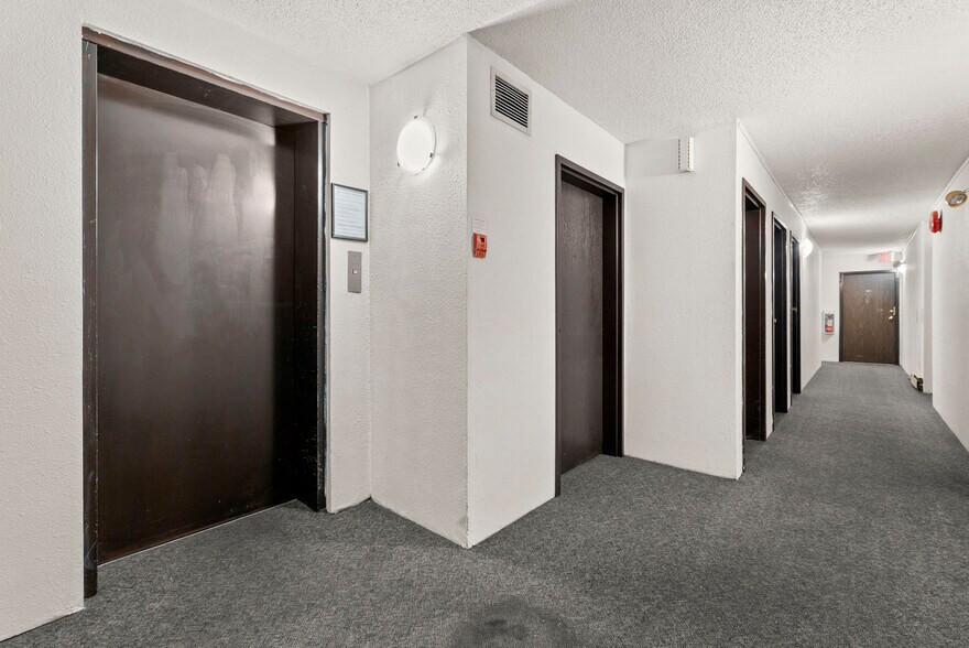 More Photos Of 1555 Graveley St, Vancouver Apartments For Sale