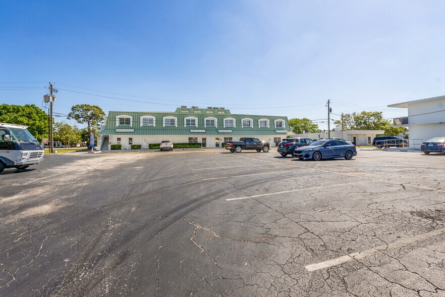 More Photos Of 1635 14th Ave, Vero Beach Office For Lease