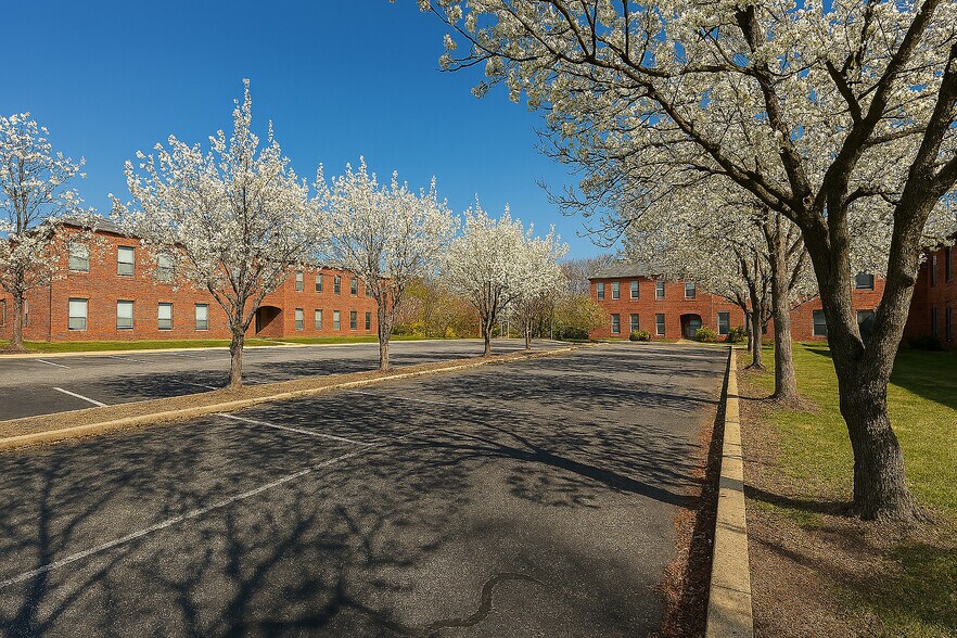 More Photos Of 875 Centerville Rd, Warwick Office For Sale