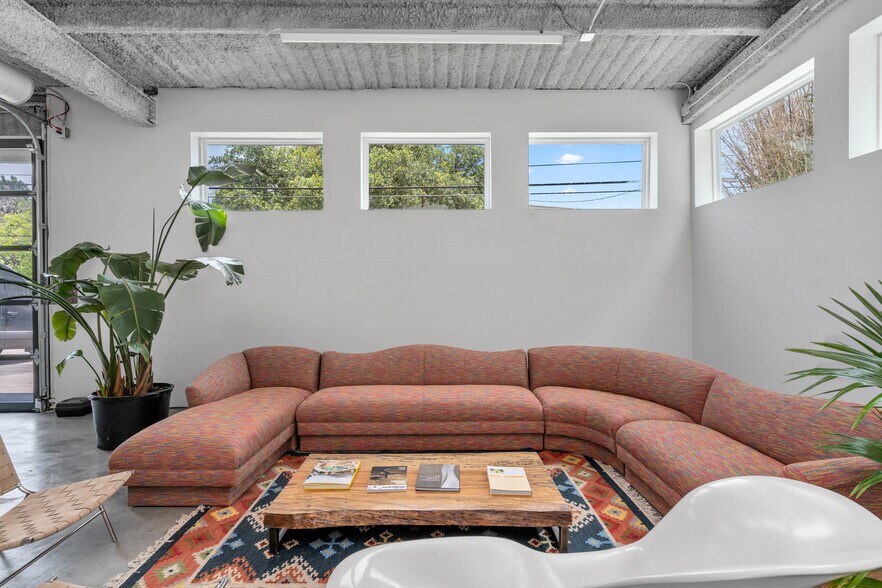 More Photos Of 3902 McKinney St, Houston Warehouse For Lease