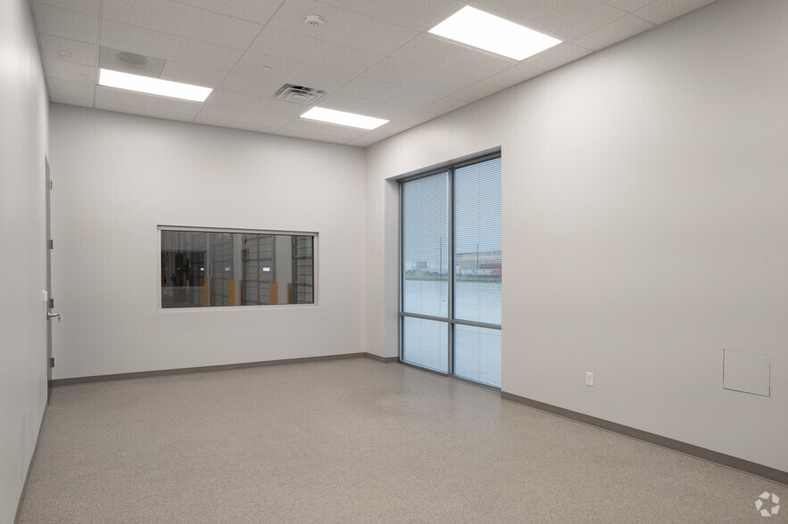 More Photos Of 2062 Woods Road, Brookshire Warehouse For Lease