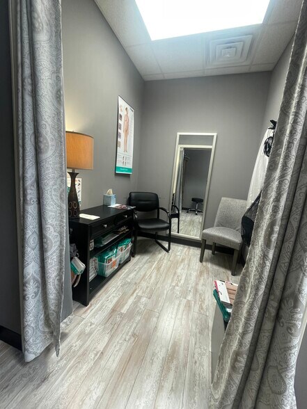 More Photos Of 2231 NW Broad St, Murfreesboro Showroom For Lease