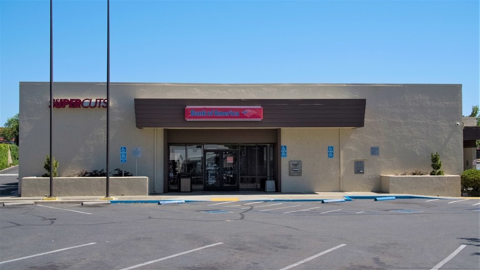 More Photos Of 1820 Oro Dam Blvd E, Oroville Bank For Lease