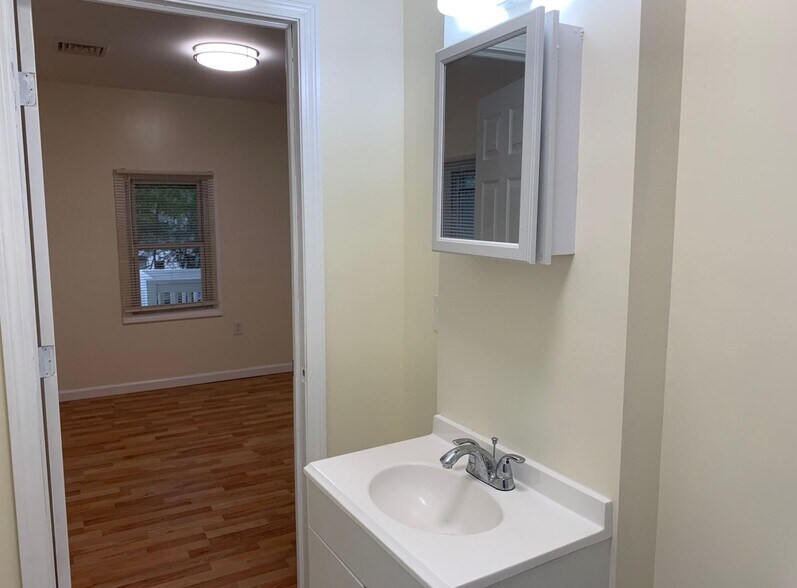 More Photos Of 96 Hill St, Waterbury Apartments For Sale