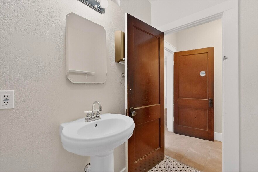 More Photos Of 78 San Marcos St, Austin Office Residential For Lease