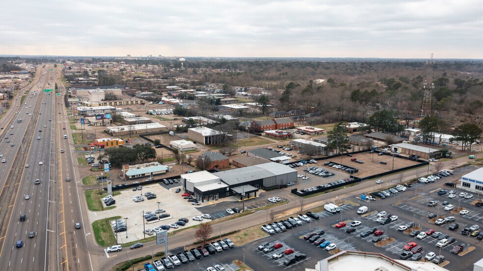 More Photos Of 5385 N I 55 St, Jackson Auto Dealership For Sale