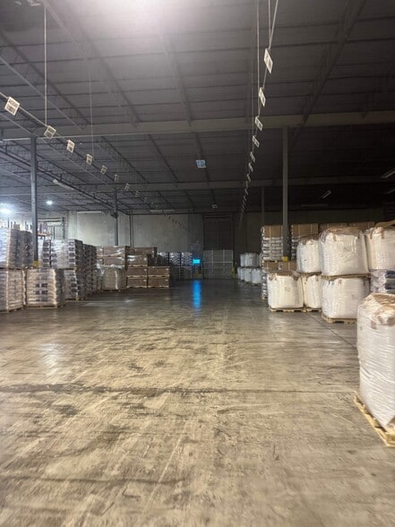 More Photos Of 600 Ellis Rd N, Jacksonville Warehouse For Lease