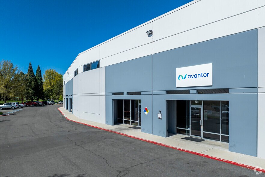 More Photos Of 700-742 Spice Islands Dr, Sparks Warehouse For Lease