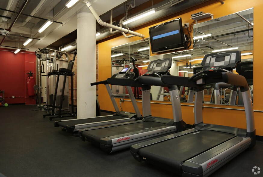 More Photos Of 1623 Main St, Dallas Apartments For Lease