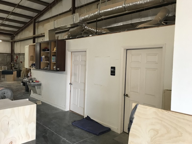 More Photos Of 6973 Highway Ave, Jacksonville Warehouse For Sale