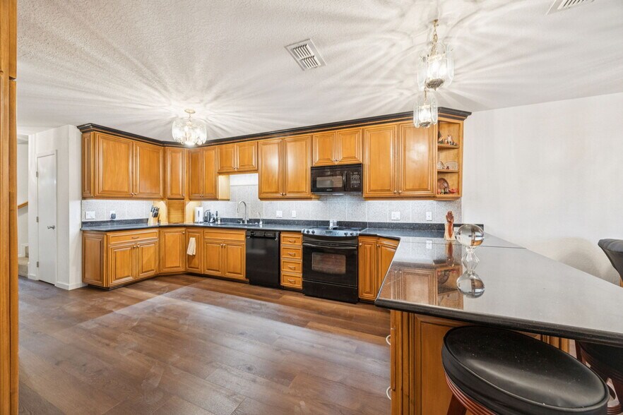 More Photos Of 930 Aviator Dr, Fort Worth Specialty For Sale