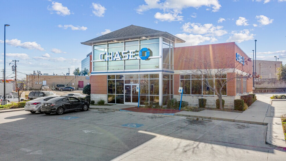 More Photos Of 6400 Skillman St, Dallas Bank For Lease