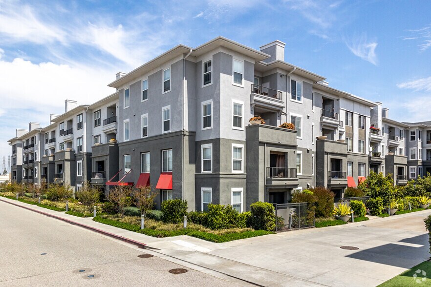 Primary Photo Of 1801 E Katella Ave, Anaheim Apartments For Lease