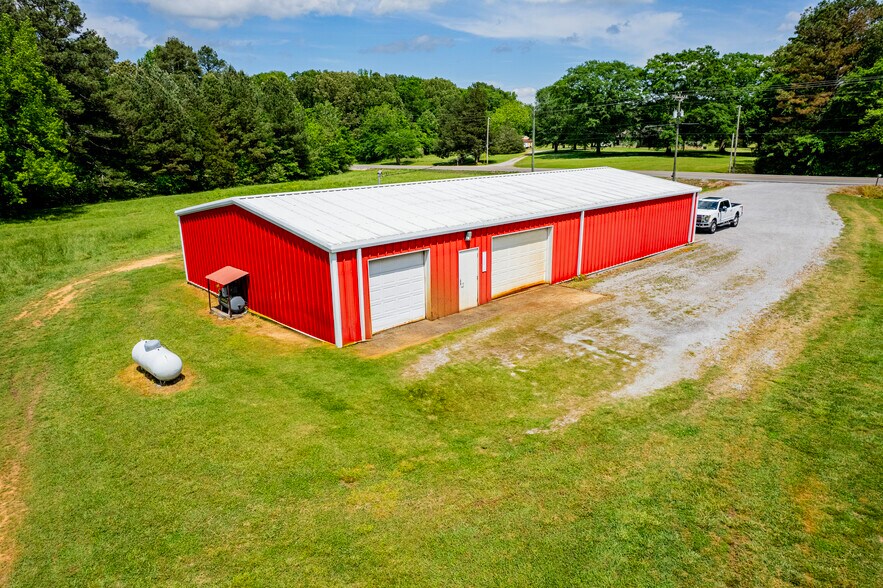 More Photos Of 1111 Mount Tabor Rd, Hartselle Showroom For Sale