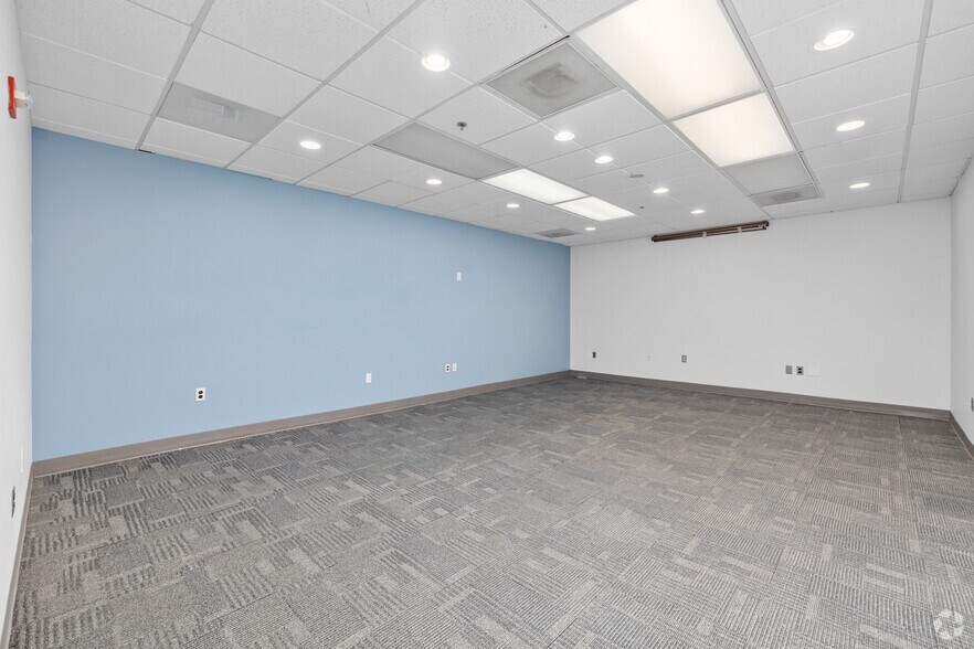 More Photos Of 12011 Lee Jackson Memorial Hwy, Fairfax Medical For Lease