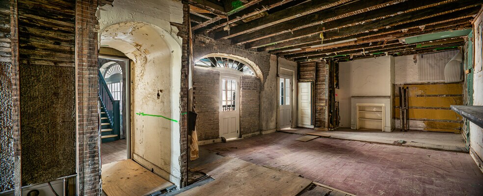 More Photos Of 636 Royal St, New Orleans Storefront For Lease