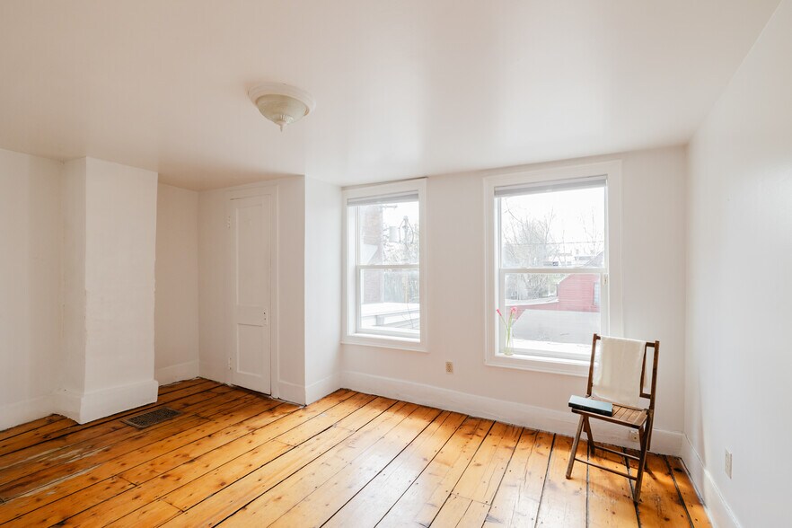 More Photos Of 323 Warren St, Hudson Storefront Retail Residential For Sale