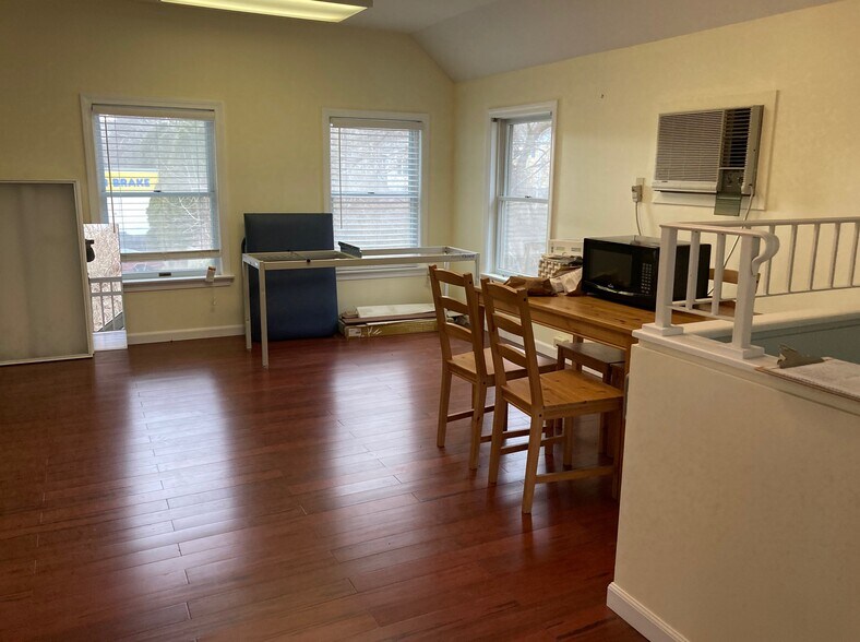 More Photos Of 531-535 W Main St, Norwich Medical For Sale