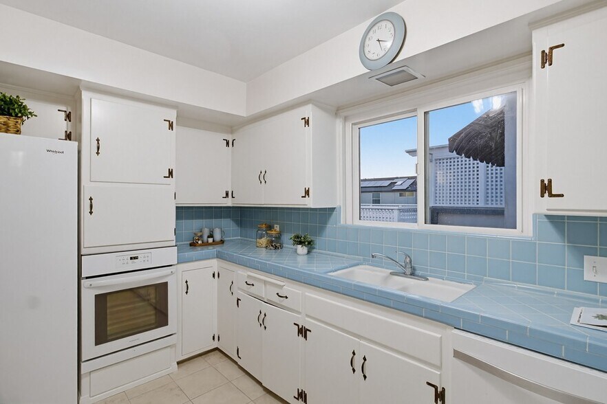 More Photos Of 829 Avalon Ct, San Diego Apartments For Sale