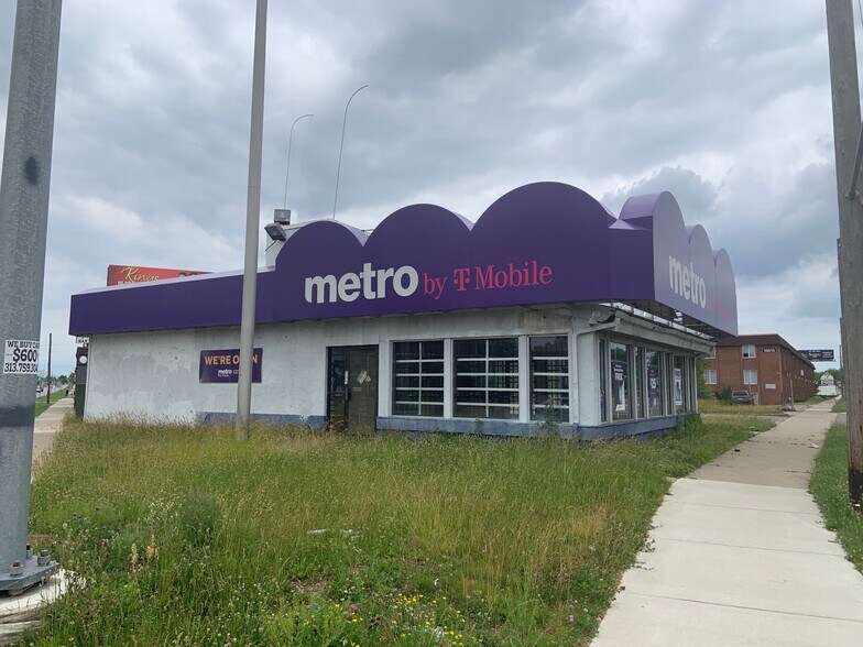 More Photos Of 24150 Grand River Ave, Detroit General Retail For Lease