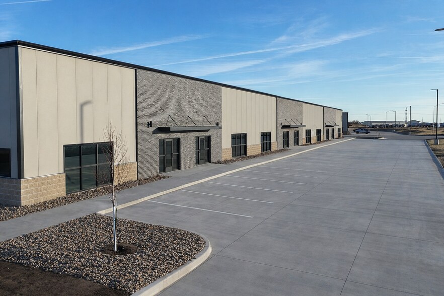 More Photos Of 2151 Shilow Rose Pkwy SW, Bondurant Warehouse For Lease
