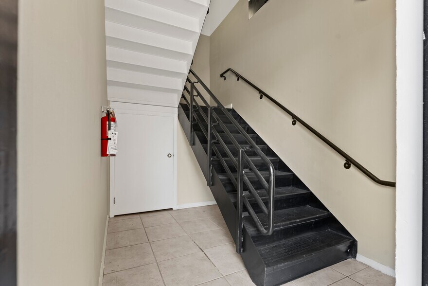 More Photos Of 20165-20199 NE 16th Pl, Miami Flex For Lease