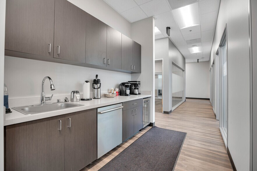 More Photos Of 5504 S 11th St, Ridgefield Distribution For Lease