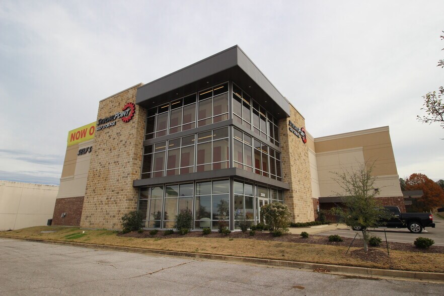 More Photos Of 2326 N Germantown Pky, Cordova Self Storage For Sale