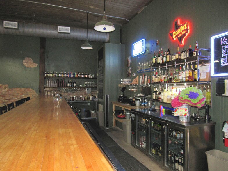 More Photos Of 514-520 N Railroad St, Burton Restaurant For Lease