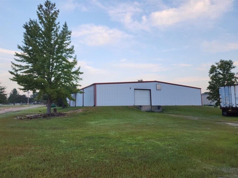 More Photos Of 32 Joe Kennedy Blvd, Statesboro Light Distribution For Sale