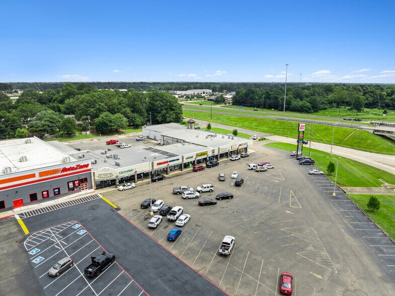 More Photos Of 4404-4446 W 7th St, Texarkana Storefront For Lease
