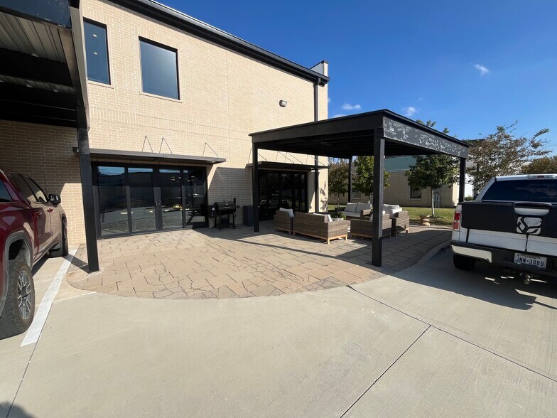 More Photos Of 4317 Marsh Ridge, Carrollton Showroom For Sale