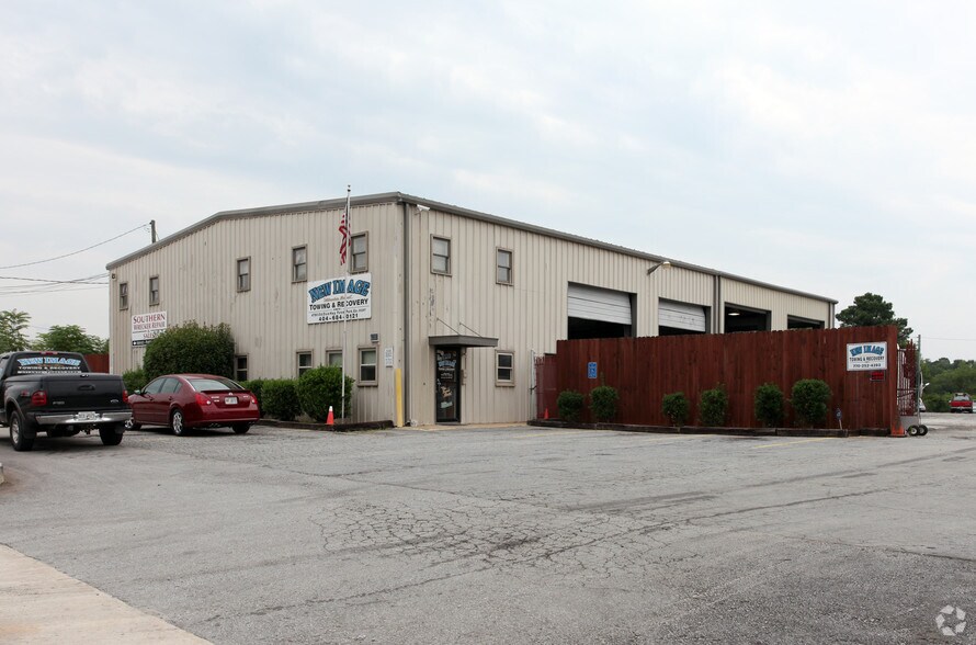 More Photos Of 4780 Old Dixie Hwy, Forest Park Manufacturing For Lease