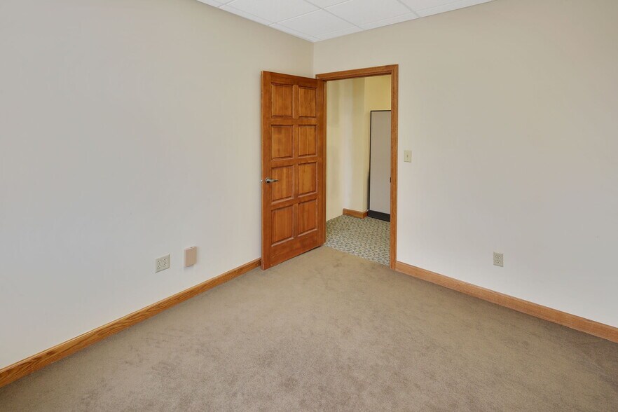 More Photos Of 11 N 7th Ave N, Saint Cloud Office For Sale