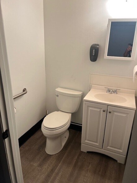 More Photos Of 9225 Ulmerton Rd, Largo Light Distribution For Lease