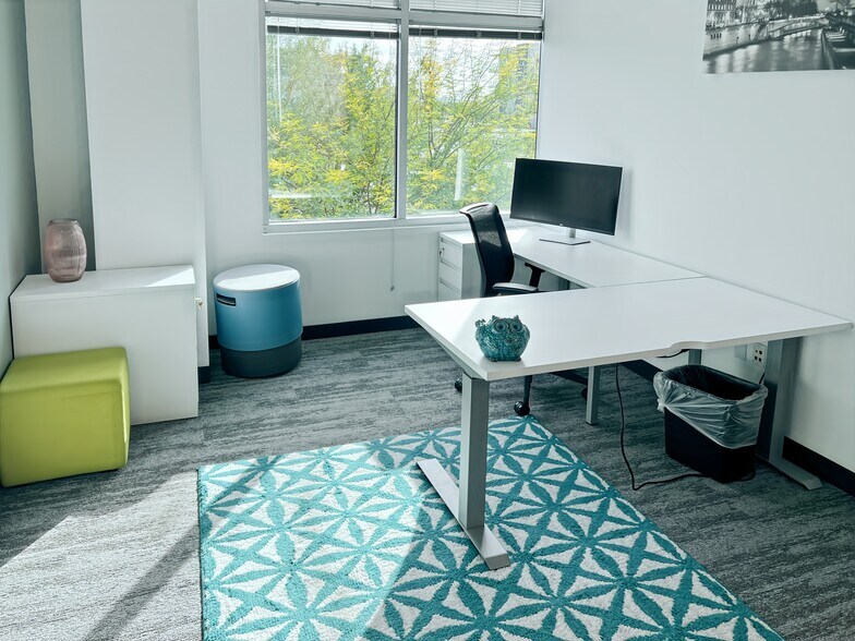 More Photos Of 7047 E Greenway Pky, Scottsdale Coworking Space