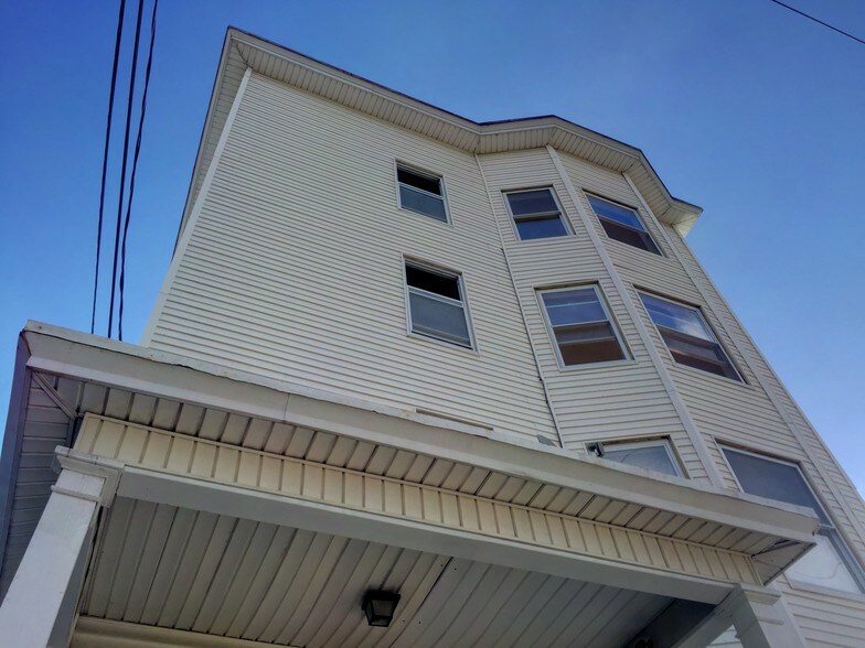 More Photos Of 184 Bartlett St, Lewiston Apartments For Sale