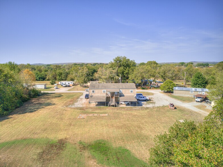 More Photos Of 940 N Ross Ave, Dewey Multifamily For Sale