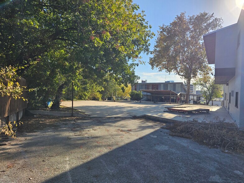 More Photos Of 8222 Wurzbach Rd, San Antonio Medical For Sale