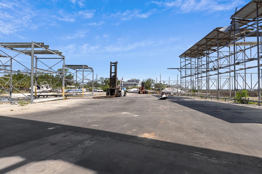 More Photos Of 5000 Calienta St, Hernando Beach Marina For Sale